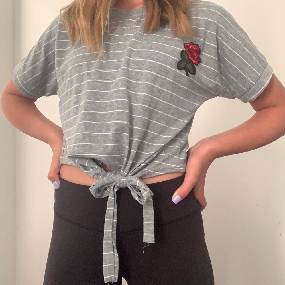 ⚠️LEAVING MY CLOSET SOON⚠️🌹Grey crop top🌹 - Picture 5 of 5